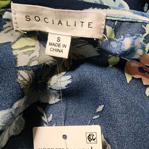 Socialite Ruffle Print Wrap Midi - Picture 6 of 6